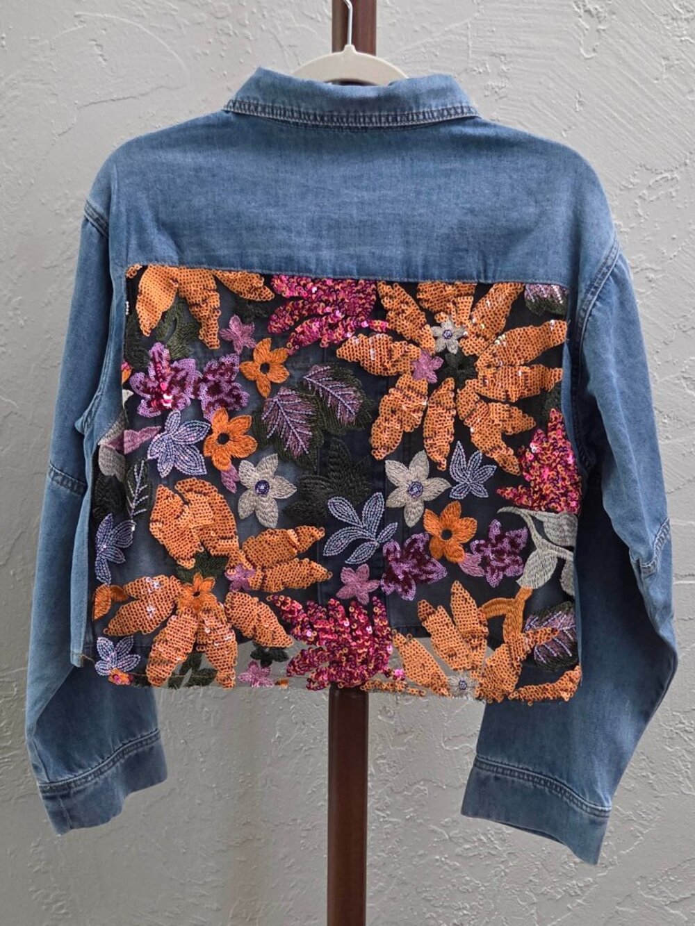 J76. Sequin Floral Embroidered‎ Cropped Chambray Jacket